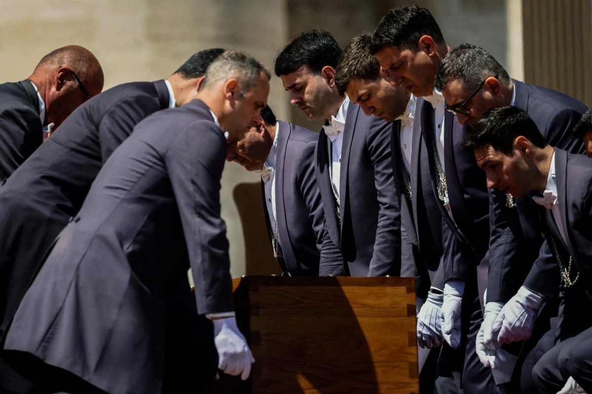 Pallbearers prepare to lift the coffin of Pope Francis, on the day of his funeral Mass, at St. Peter's Square, at the Vatican, April 26, 2025. REUTERS/Yara Nardi