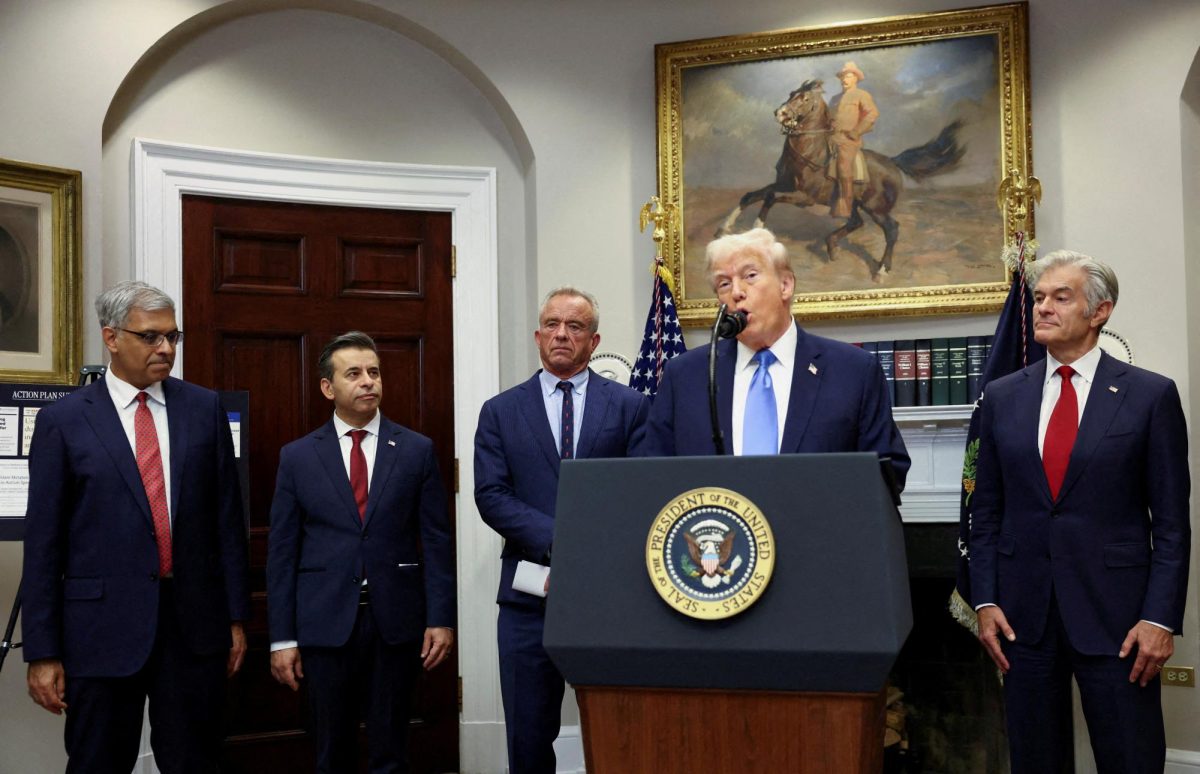 U.S. President Donald Trump, with Administrator of the Centers for Medicare and Medicaid Services Mehmet Oz, U.S. National Institutes of Health (NIH) Director Jay Bhattacharya, U.S. Food and Drug Administration (FDA) Commissioner Dr. Marty Makary, and U.S. Secretary of Health and Human Services Robert F. Kennedy Jr., makes an announcement linking autism to childhood vaccines and to the use of popular pain medication Tylenol for pregnant women and children, claims which are not backed by decades of science, at the White House in Washington, D.C., U.S., September 22, 2025. REUTERS/Kevin Lamarque