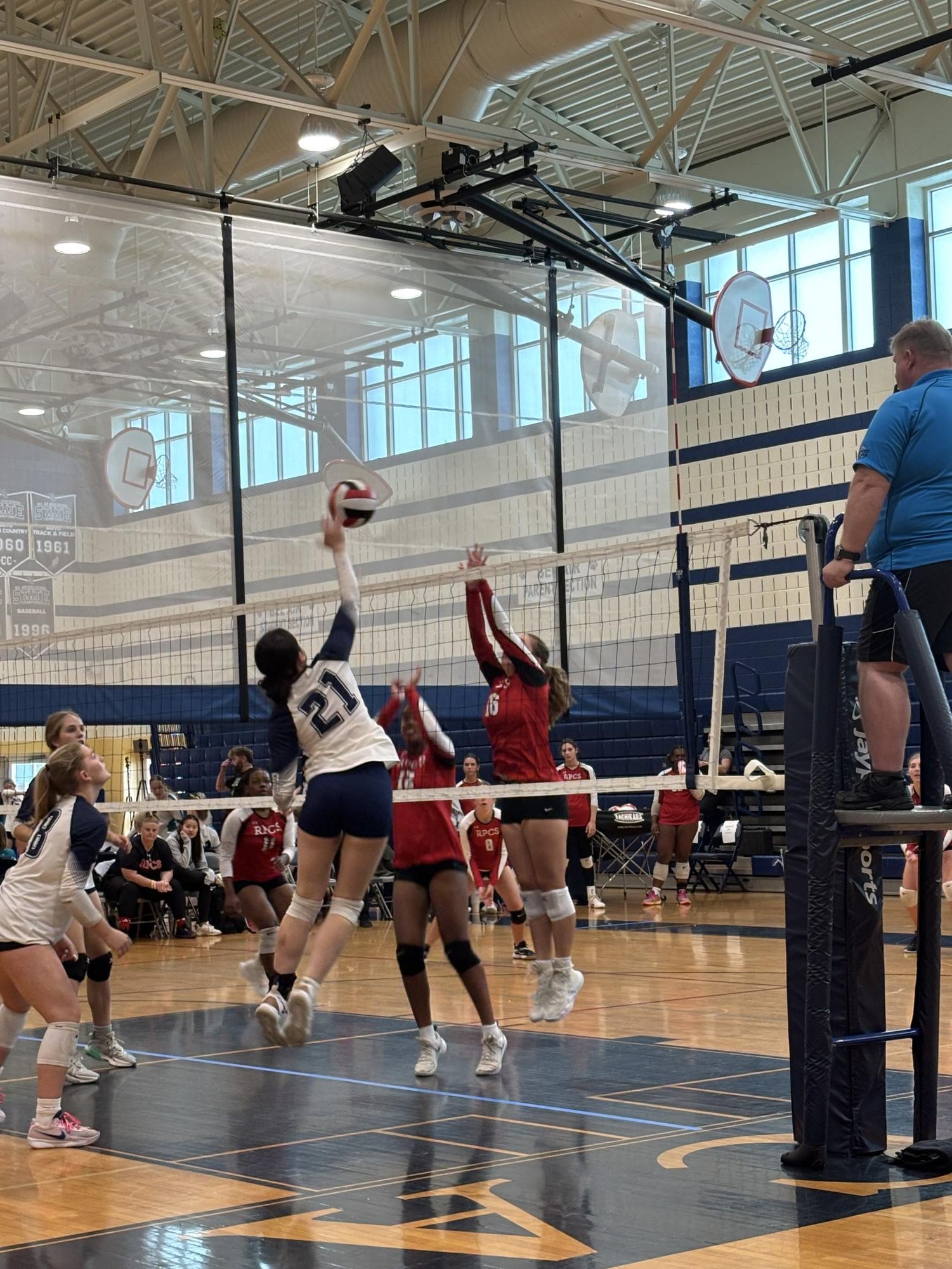Varsity Girls Volleyball Net Multiple Wins in Tournament